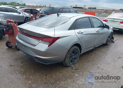 2021 Hyundai Elantra Sel z USA, uszkodzony, nr VIN 5NPLM4AG1MH030055